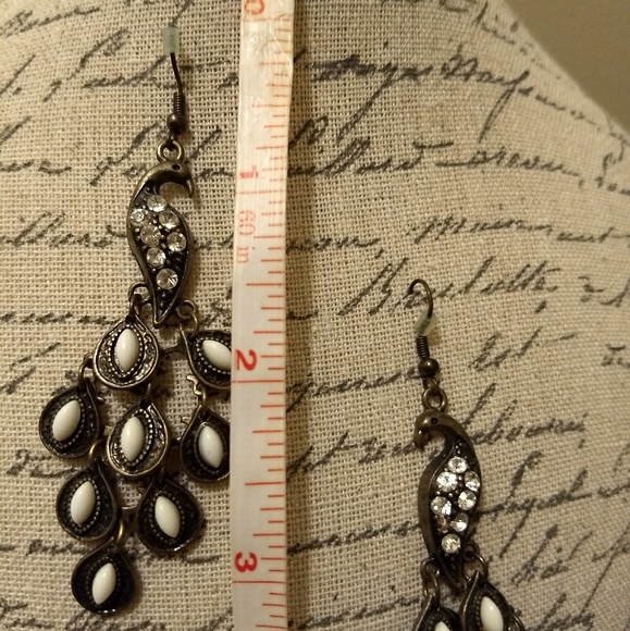 Gorgeous crystal peacock hook earrings - Picture 2 of 2